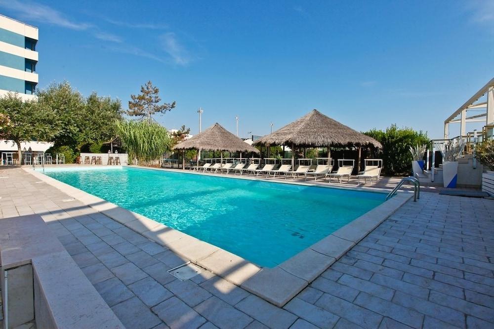 Grand Hotel Azzurra Club Lido Adriano Kültér fotó