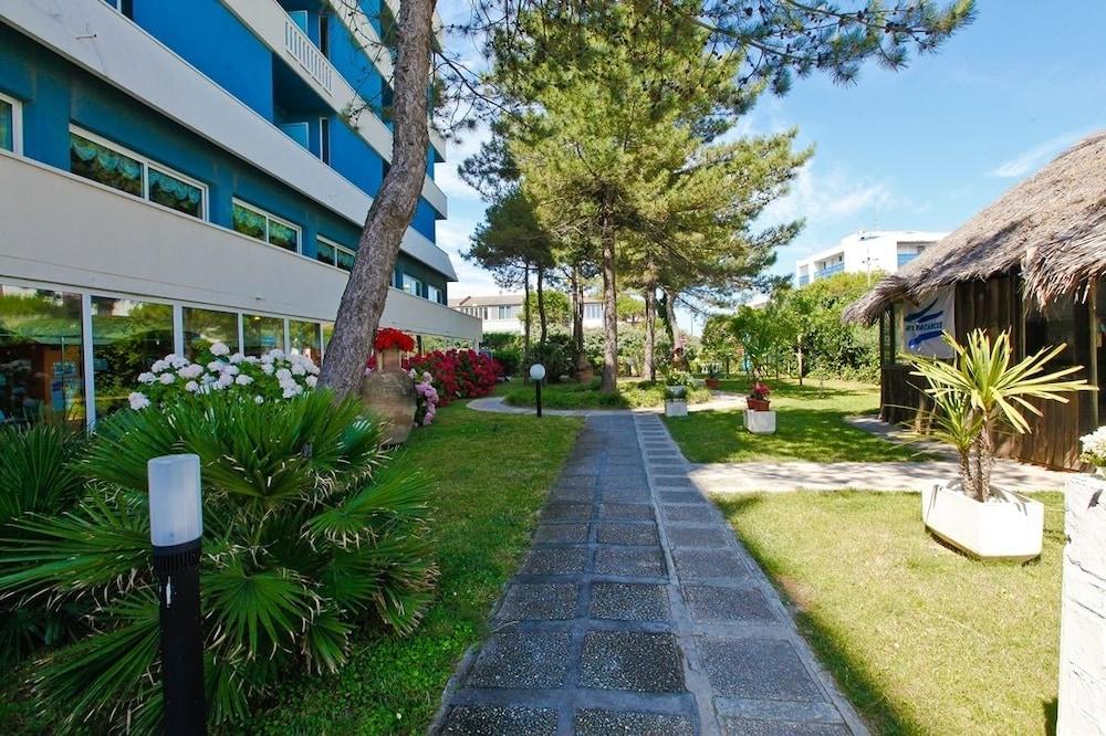 Grand Hotel Azzurra Club Lido Adriano Kültér fotó