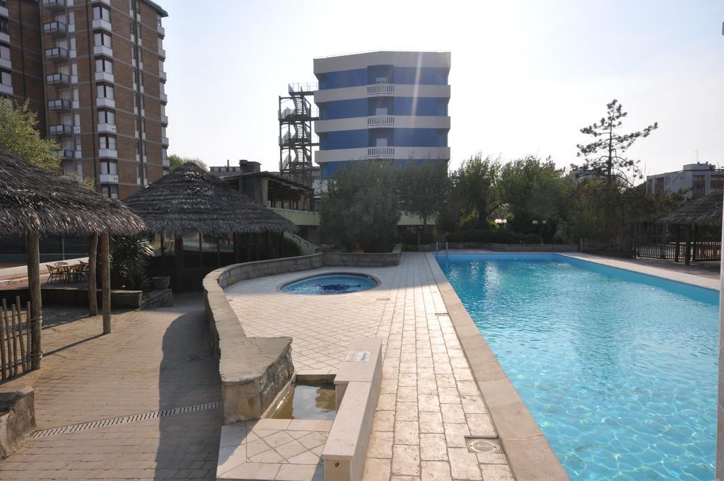 Grand Hotel Azzurra Club Lido Adriano Kültér fotó
