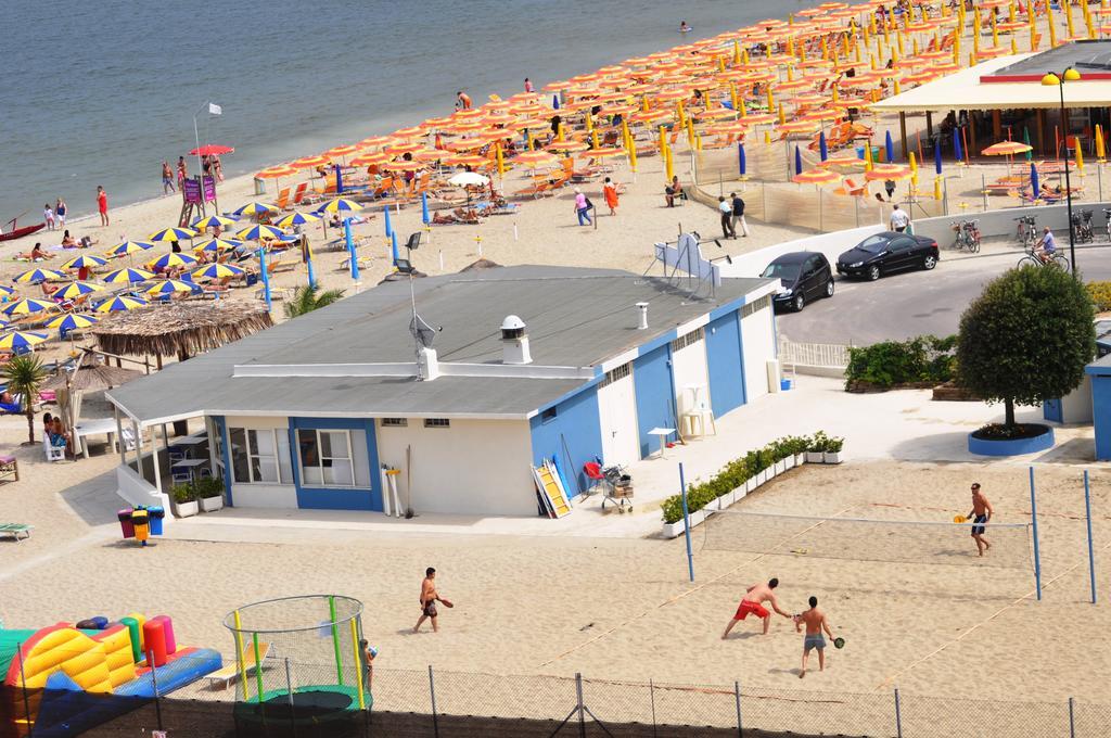 Grand Hotel Azzurra Club Lido Adriano Kültér fotó