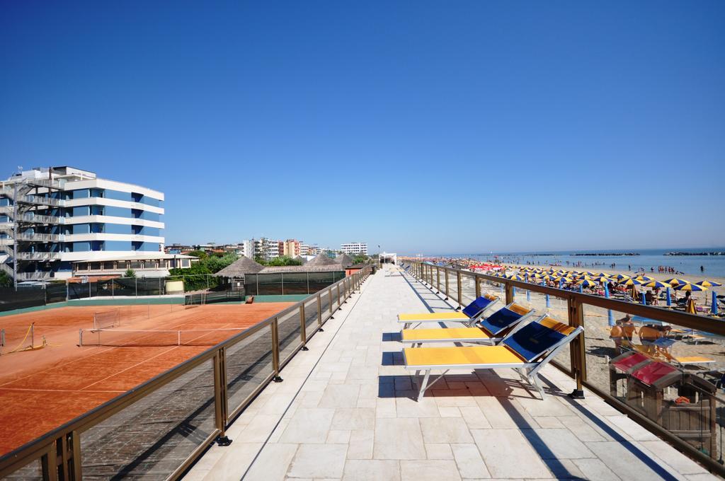Grand Hotel Azzurra Club Lido Adriano Kültér fotó