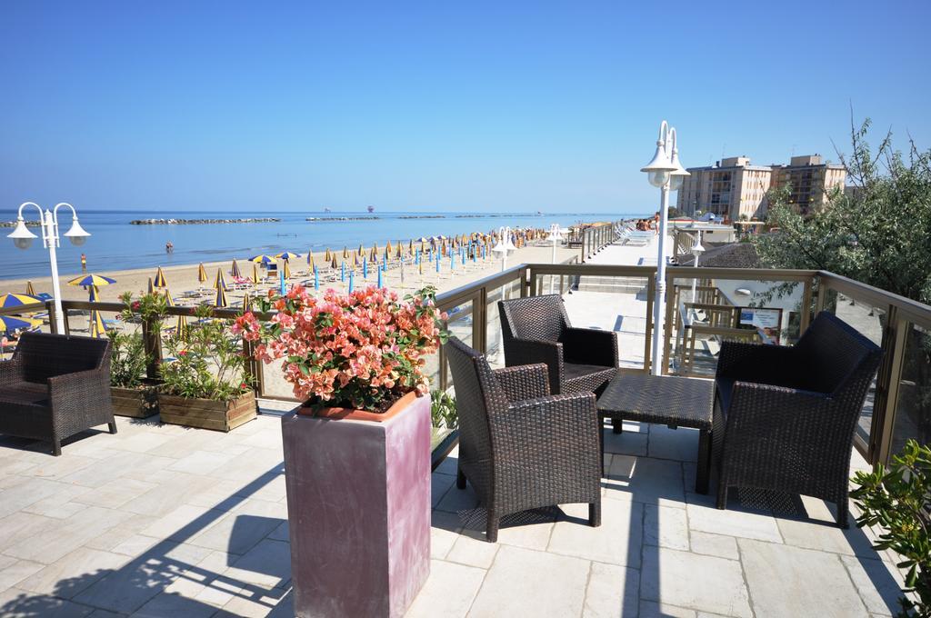 Grand Hotel Azzurra Club Lido Adriano Kültér fotó