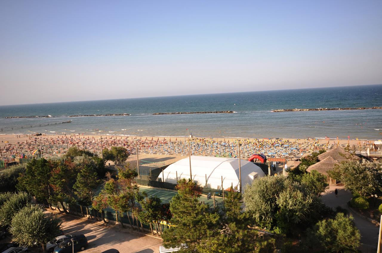 Grand Hotel Azzurra Club Lido Adriano Kültér fotó