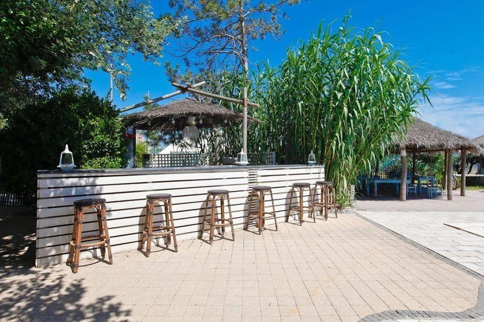 Grand Hotel Azzurra Club Lido Adriano Kültér fotó