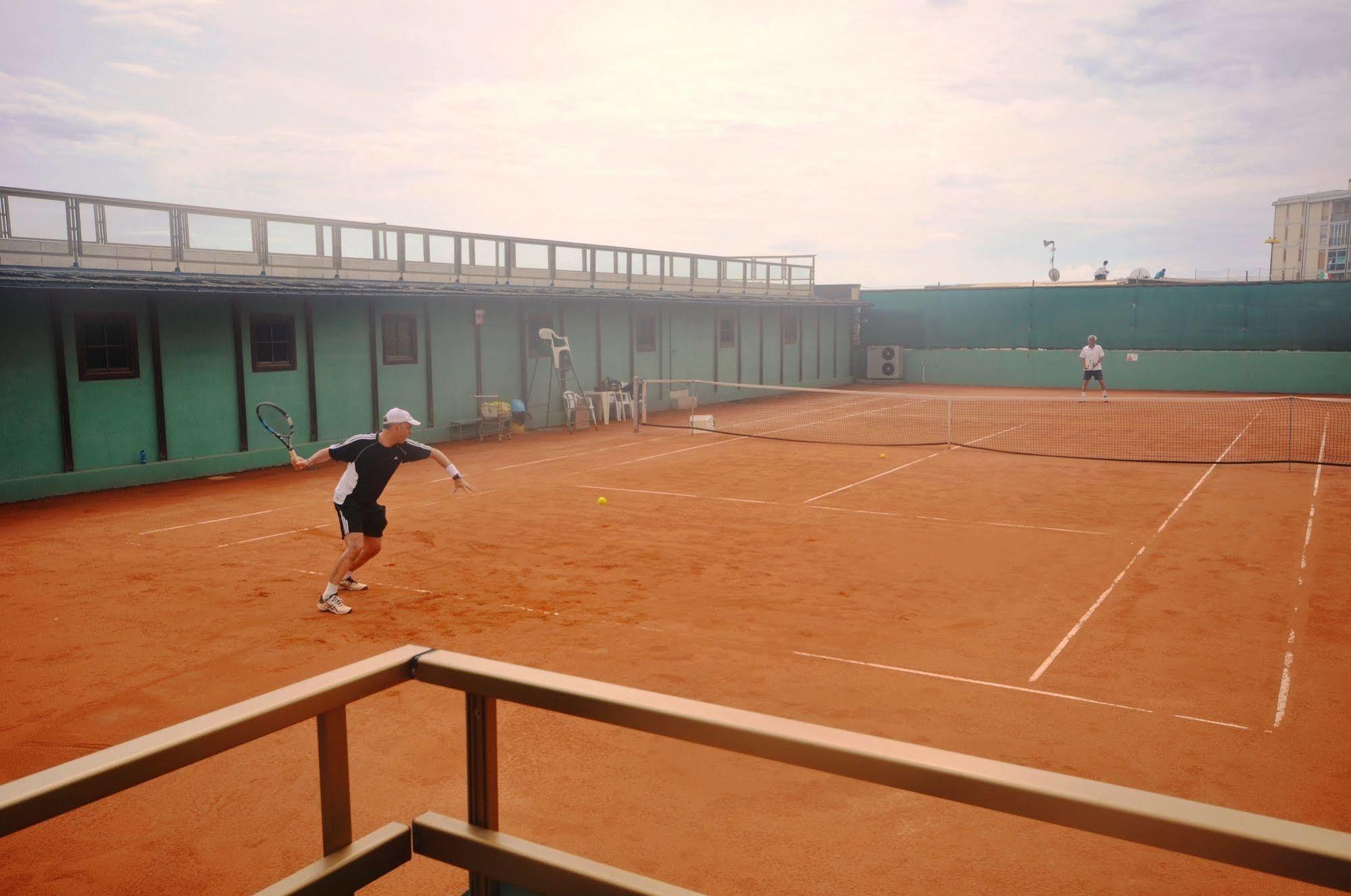 Grand Hotel Azzurra Club Lido Adriano Kültér fotó