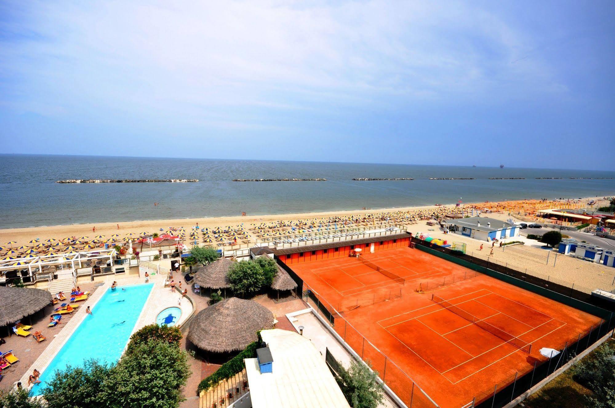 Grand Hotel Azzurra Club Lido Adriano Kültér fotó