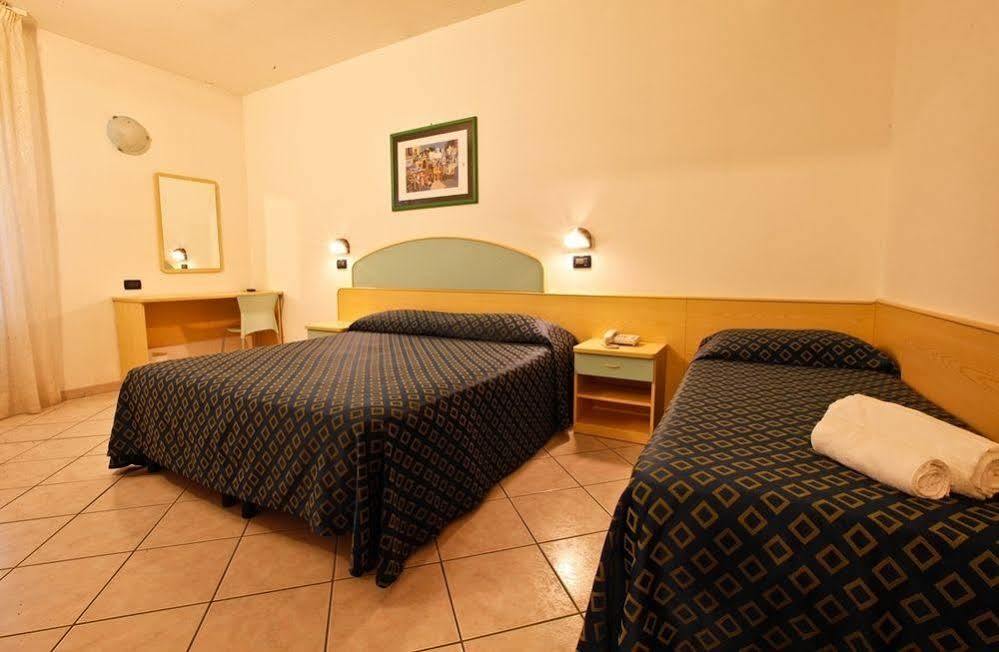 Grand Hotel Azzurra Club Lido Adriano Kültér fotó